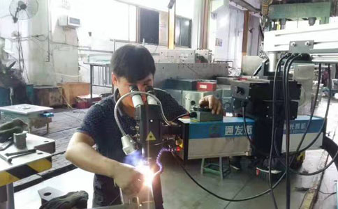 通發(fā)模具焊補焊現場(chǎng)